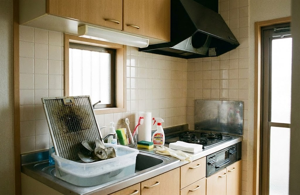 【賃貸】換気扇掃除はどこまで？やっていい範囲とやってはいけないNG行為を徹底解説